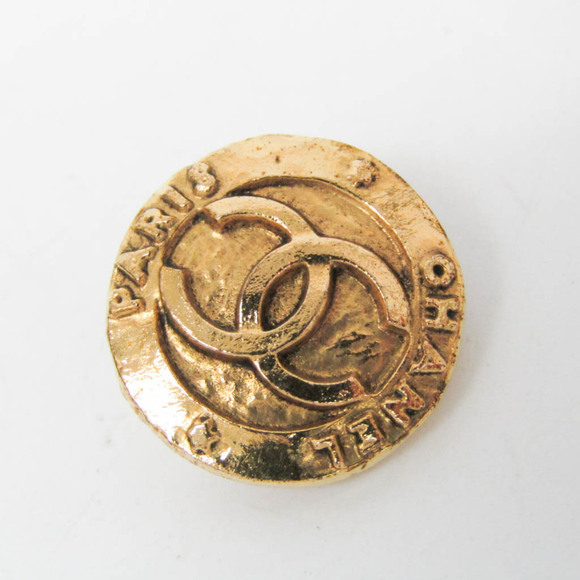 CHANEL Vintage Gold Logo Earrings - Picture 5 of 9